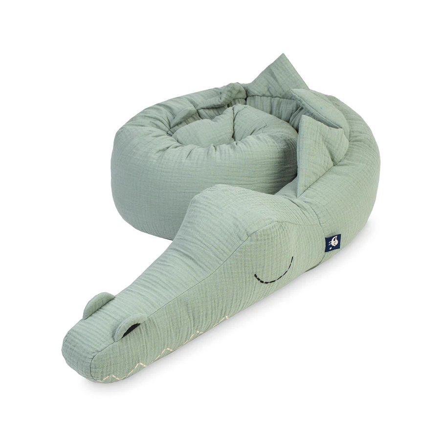 Zöllner Bettschlange Sleep Buddy Krokodil – Die 180 cm Julius Zöllner Bettschlange Krokodil schützt dein Baby vor harten Gitterstäben und Zugluft. Kuschelig, sicher und nach OEKO-TEX® Standard 100 zertifiziert.